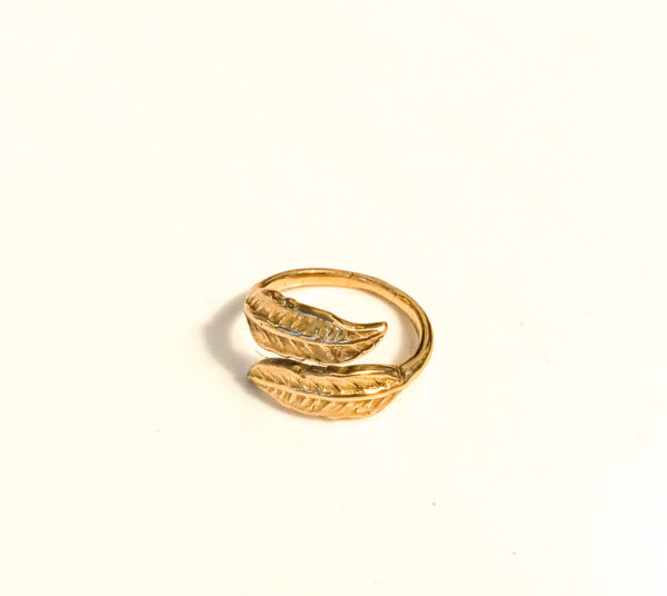 Laurel leaf ring brass