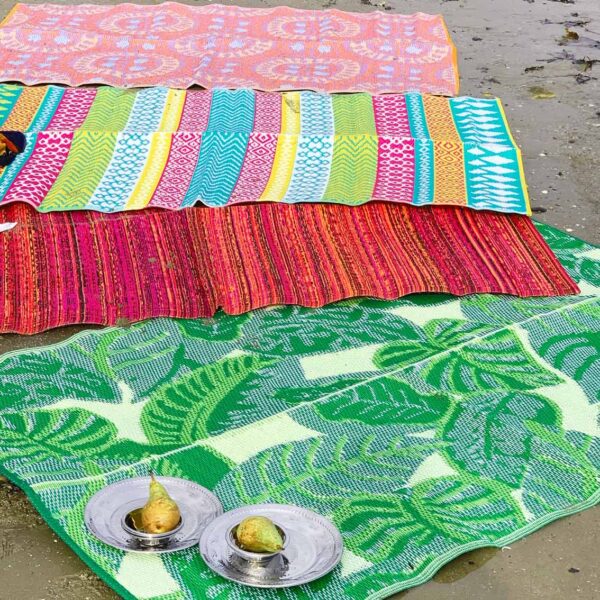 outdoor rugs talking tables at wildwood